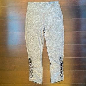 Lululemon heather grey 22” lace up sides capri